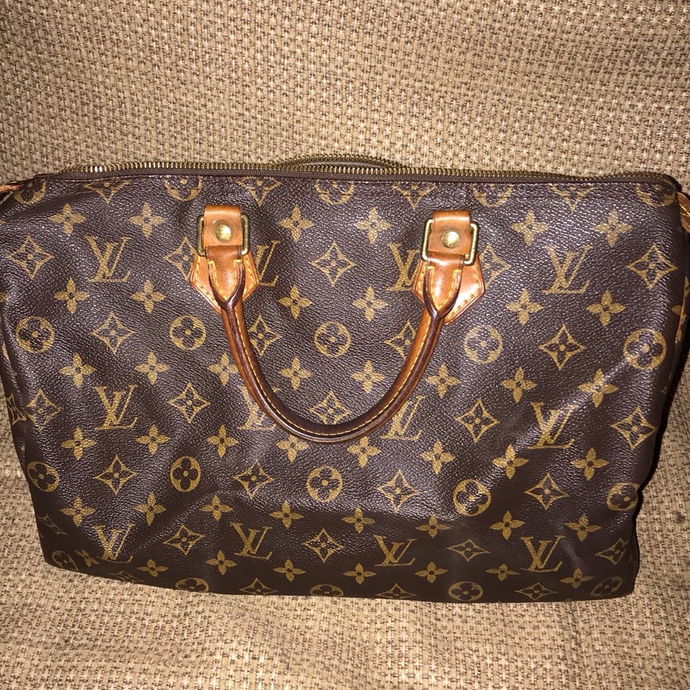Louis Vuitton Authentic Speedy 35